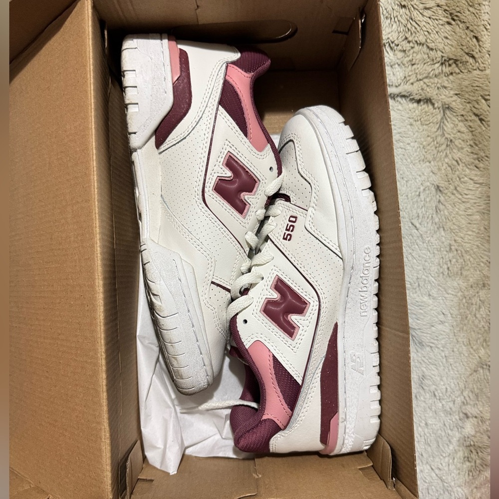 New Balance 550 White and Burgundy Women’s Size 7.5 Sneakers Like New